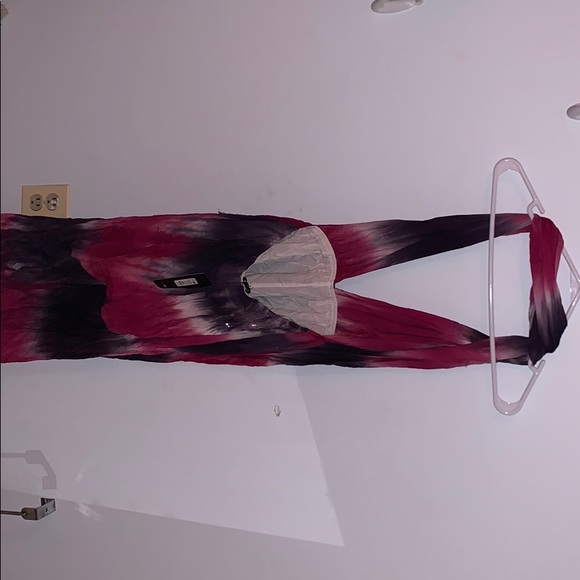 A jumpsuit - Picture 2 of 3